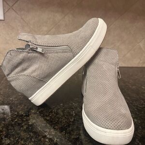 Women’s Gray Cushionaire High-Top Wedge Sneakers